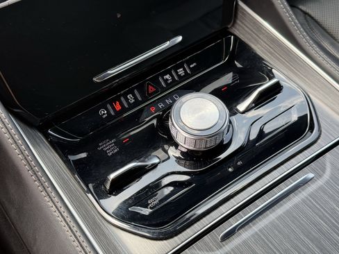 Used 2024 Jeep Wagoneer L Series III w/ Flexible Seating Group AWD/4WD image 23