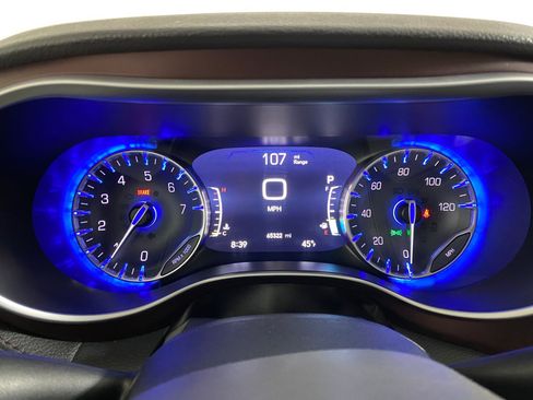 Used 2017 Chrysler Pacifica Limited image 21