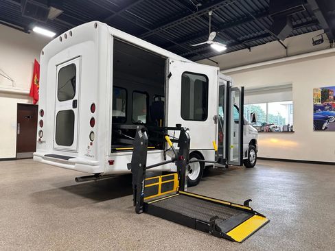 Used 2015 Ford E-350 and Econoline 350 Super Duty image 20