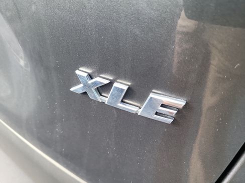 Used 2020 Toyota RAV4 XLE w/ Convenience Package FWD image 10
