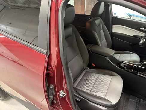 Certified 2025 Chevrolet Trax LT w/ LT Convenience Package FWD image 18