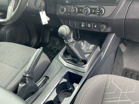 Used 2018 Toyota Tacoma TRD Sport w/ Exterior Package AWD/4WD image 12