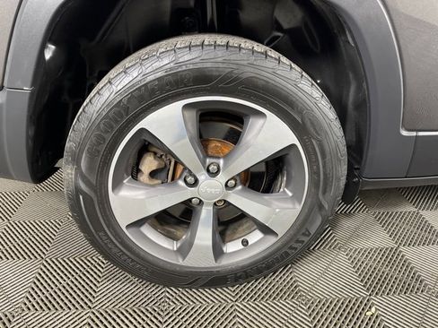 Used 2019 Jeep Cherokee Limited image 12