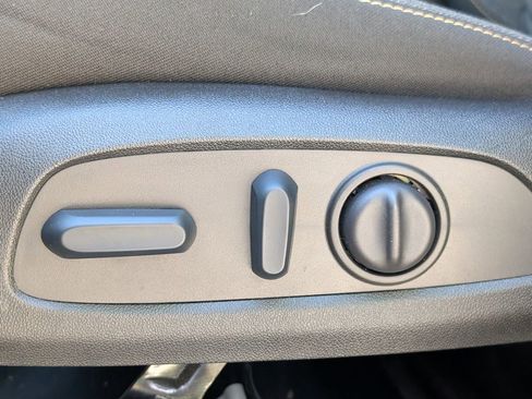 Used 2023 Chevrolet Equinox LT image 30