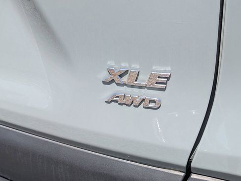 Used 2022 Toyota RAV4 XLE w/ Convenience Package AWD/4WD image 7