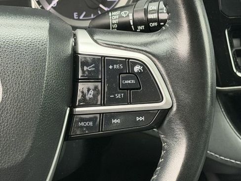 Used 2023 Toyota Highlander XLE AWD/4WD image 15
