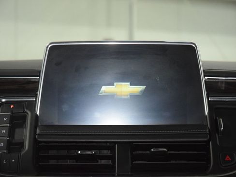 Used 2024 Chevrolet Suburban Z71 w/ Off-Road Capability Package AWD/4WD image 31