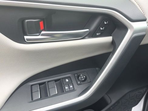 Used 2025 Toyota RAV4 Limited image 17