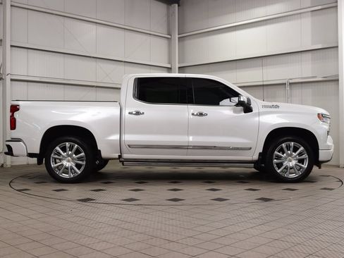 Used 2024 Chevrolet Silverado 1500 High Country AWD/4WD image 9