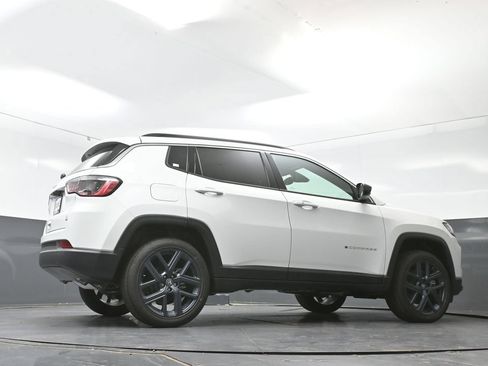 New 2026 Jeep Compass Latitude AWD/4WD image 37