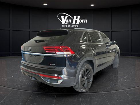 Used 2022 Volkswagen Atlas Cross Sport SE AWD/4WD image 11