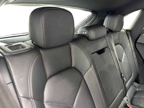 Used 2023 Porsche Macan image 39