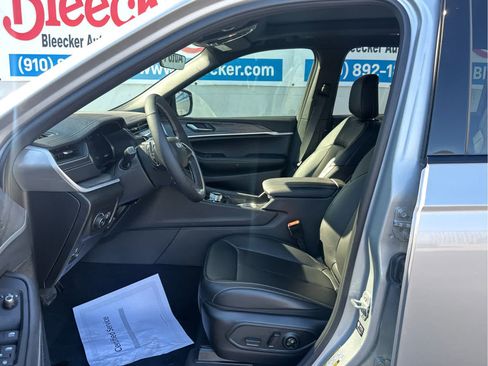 New 2025 Jeep Grand Cherokee L Limited w/ Black Appearance Package image 24