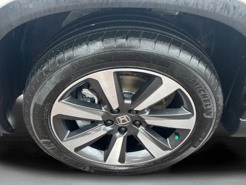 Used 2025 Honda Pilot Touring image 34