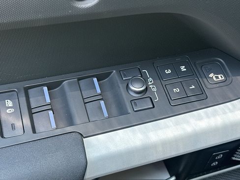 Used 2022 Land Rover Defender 110 Trophy Edition image 12