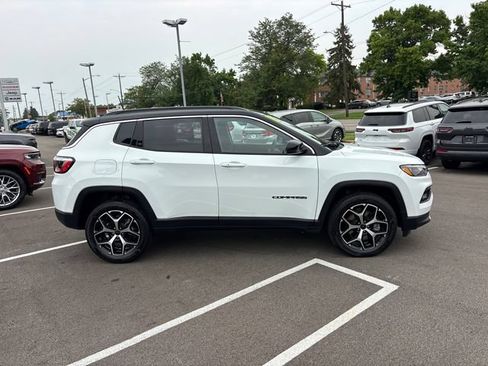 Used 2025 Jeep Compass Limited AWD/4WD image 29