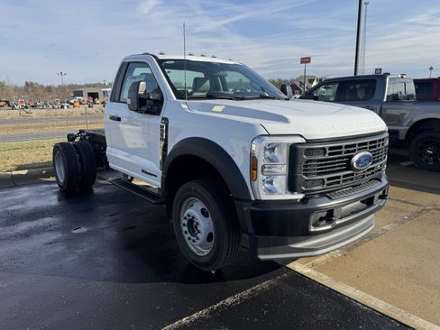 New 2025 Ford F550 4x4 Regular Cab Super Duty image 2