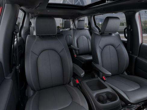 New 2026 Chrysler Pacifica Select AWD/4WD image 17