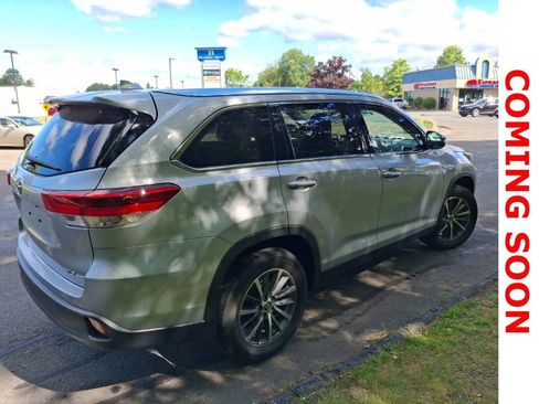 Used 2019 Toyota Highlander XLE AWD/4WD image 5