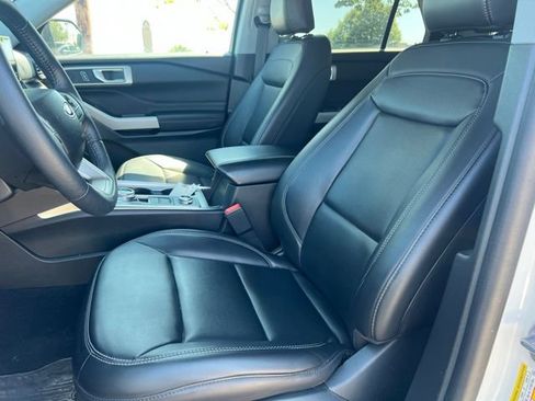 Used 2024 Ford Explorer XLT w/ Equipment Group 202A AWD/4WD image 21