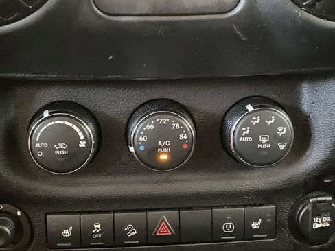Used 2018 Jeep Wrangler Unlimited Rubicon AWD/4WD image 19