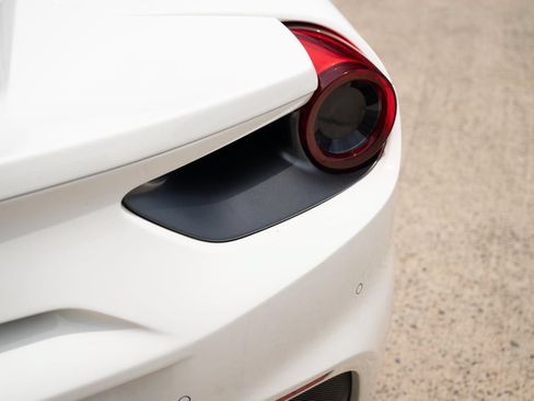 Used 2017 Ferrari 488 GTB RWD image 29