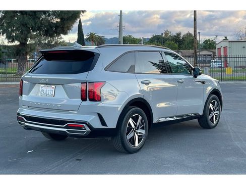 Used 2022 Kia Sorento EX w/ Panoramic Sunroof Package image 7