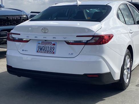 Used 2026 Toyota Camry LE w/ Convenience Package FWD image 4