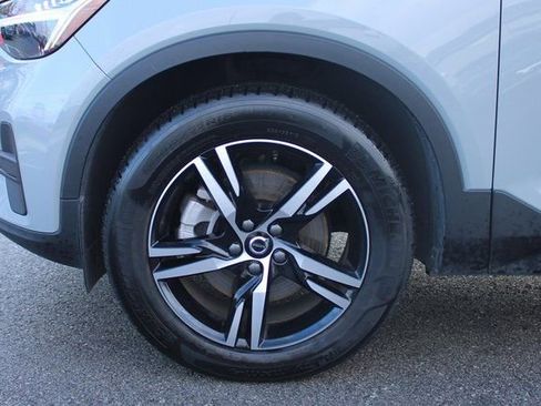 Used 2025 Volvo XC40 B5 Plus image 34