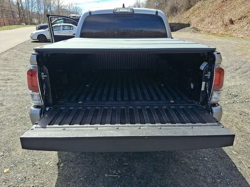 Used 2018 Toyota Tacoma TRD Sport image 29