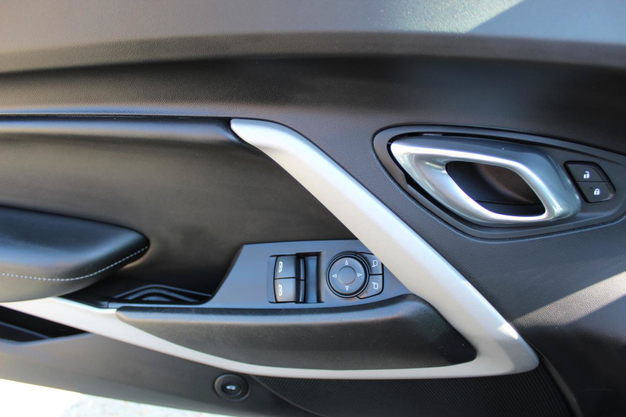 Used 2020 Chevrolet Camaro LT RWD image 10