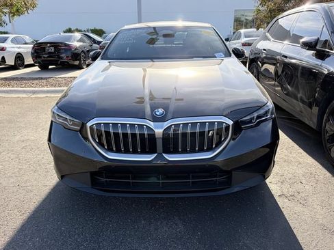 Used 2026 BMW i5 eDrive40 w/ Premium Package RWD image 2