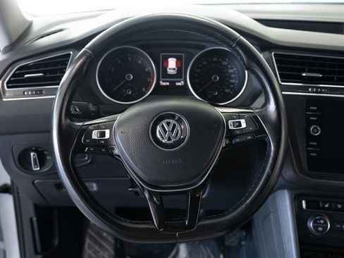 Used 2018 Volkswagen Tiguan SE image 18