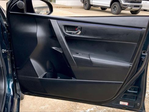 Used 2018 Toyota Corolla SE w/ SE Premium Package image 22