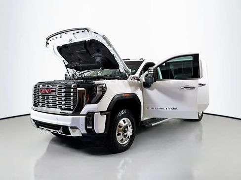 Used 2025 GMC Sierra 3500 Denali w/ Technology Package AWD/4WD image 24