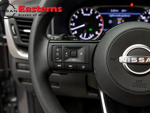 Used 2023 Nissan Rogue SV AWD/4WD image 15