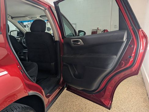 Used 2013 Nissan Pathfinder SV AWD/4WD image 17