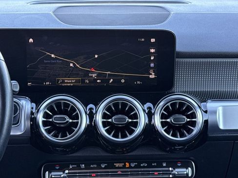 Used 2023 Mercedes-Benz EQB 300 4MATIC image 25