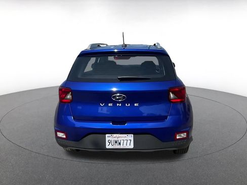 Used 2025 Hyundai Venue SEL FWD image 12