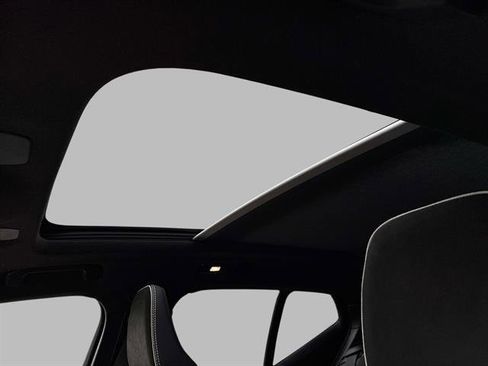 Used 2023 Volvo XC40 Recharge Ultimate image 24