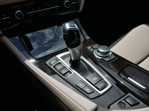 Used 2013 BMW 528i xDrive Sedan AWD/4WD image 24