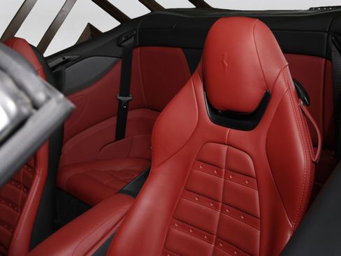 Used 2019 Ferrari Portofino RWD image 39