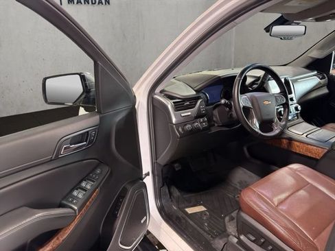 Used 2019 Chevrolet Suburban Premier w/ Premier Plus Edition AWD/4WD image 19