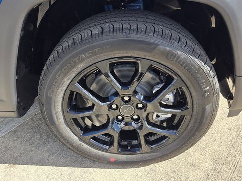 New 2026 Jeep Compass Latitude image 16