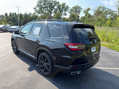 Used 2025 Honda Pilot Black Edition image 4