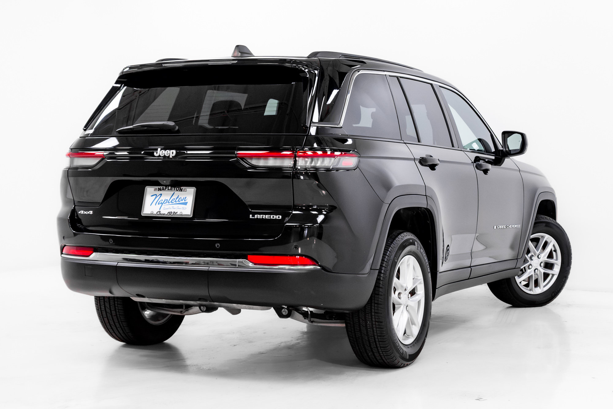 Used 2024 Jeep Grand Cherokee Laredo X AWD/4WD image 30