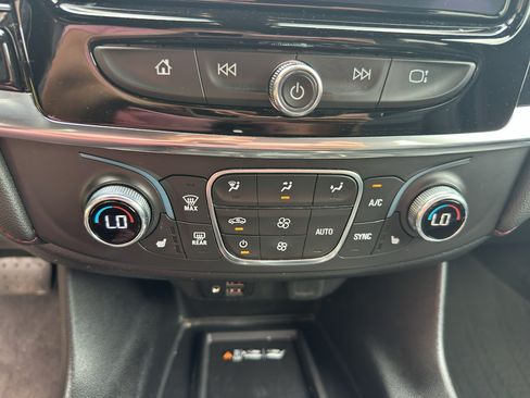 Used 2023 Chevrolet Traverse RS FWD image 22