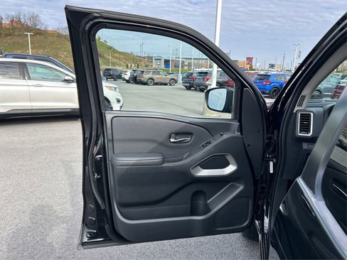 Used 2023 Nissan Frontier SV w/ Technology Package image 24