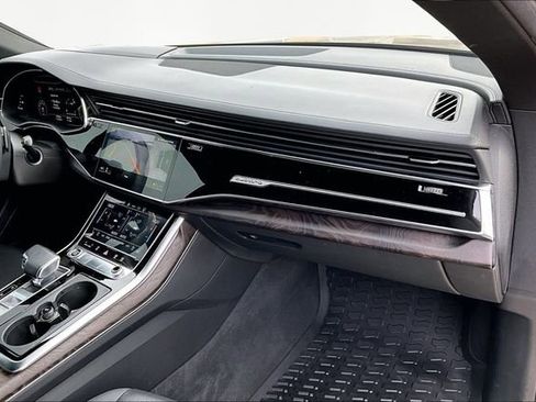 Used 2021 Audi Q8 Prestige w/ Prestige Package image 16