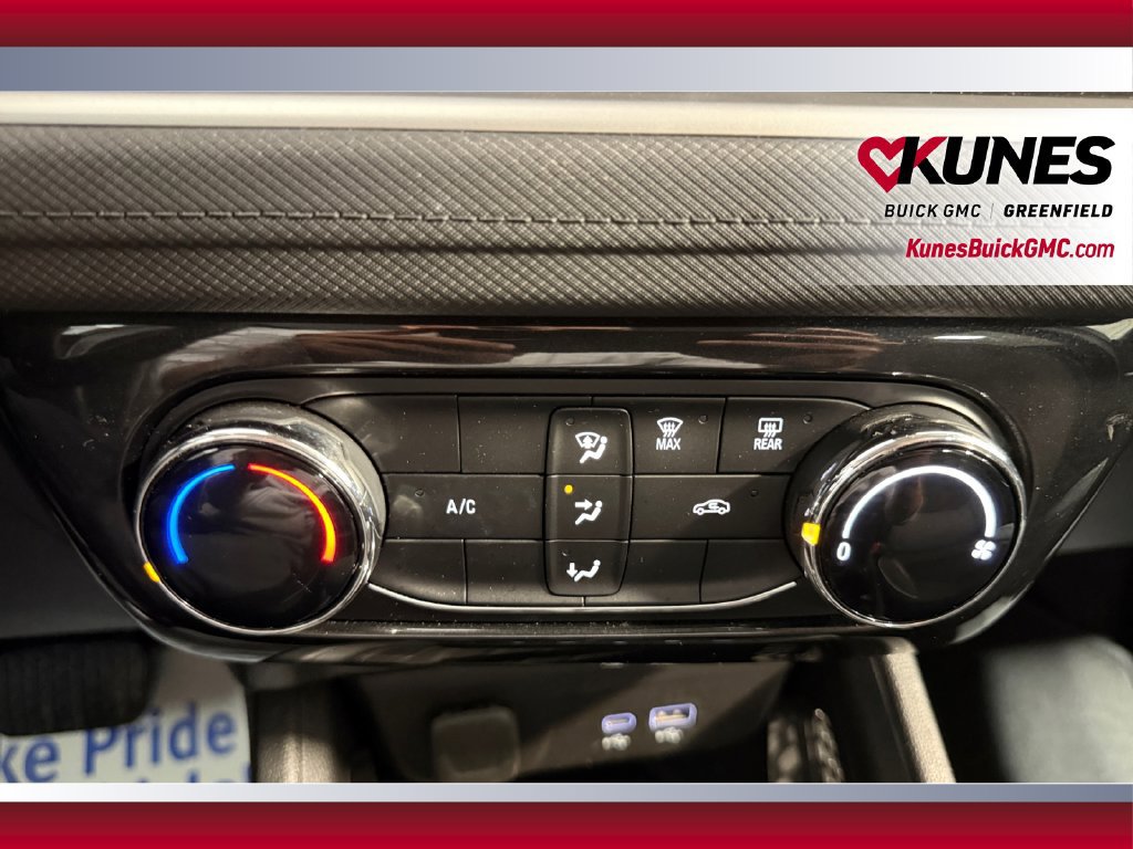 Used 2025 Chevrolet TrailBlazer LT AWD/4WD image 27